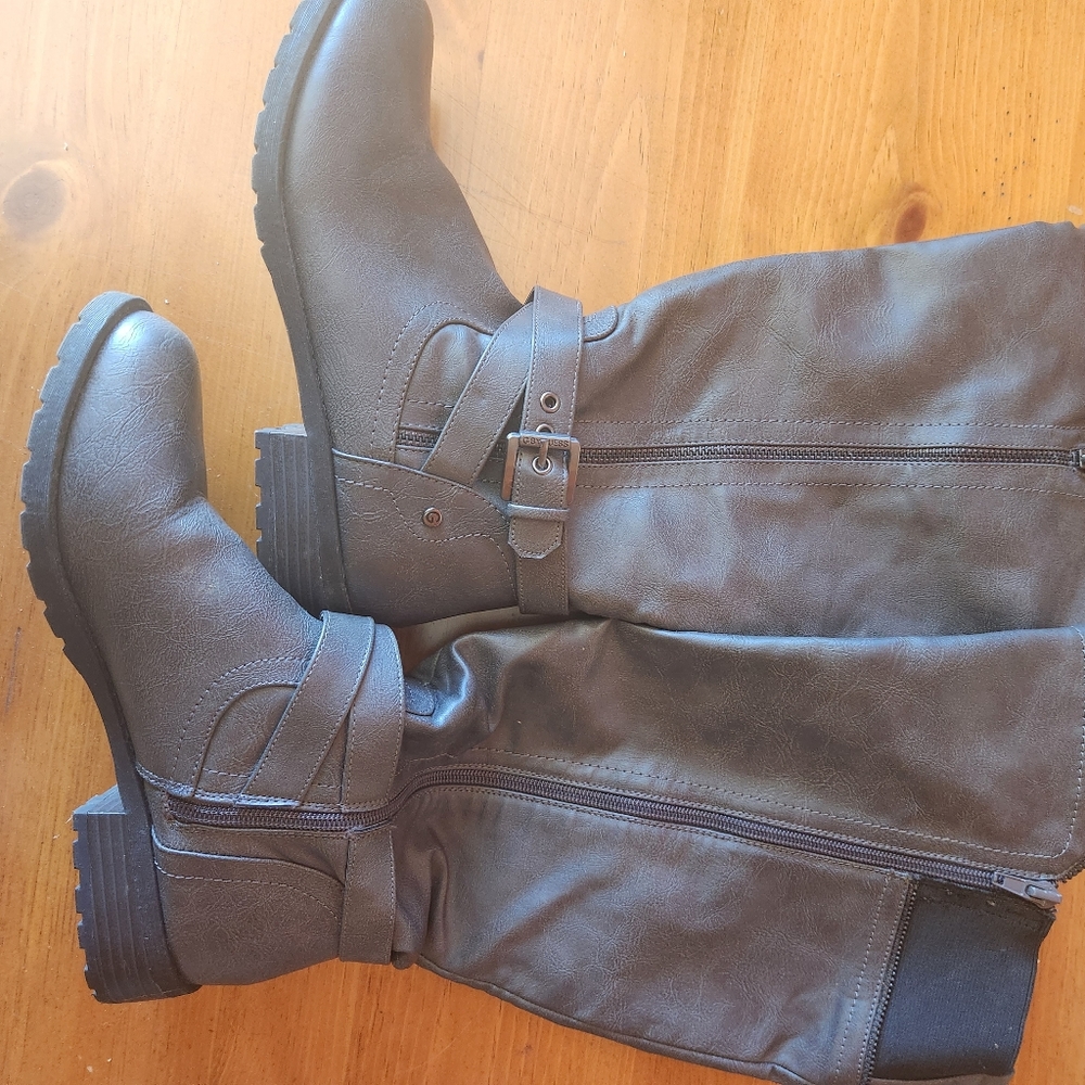 Guess boots, gray